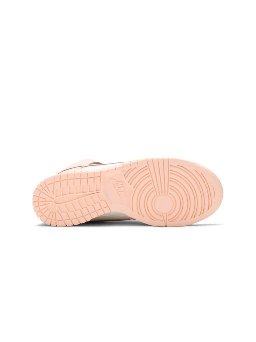 Кроссовки женские кожаные Nike Dunk High Crimson Tint Картинка Кроссовки женские кожаные Nike Dunk High Crimson Tint