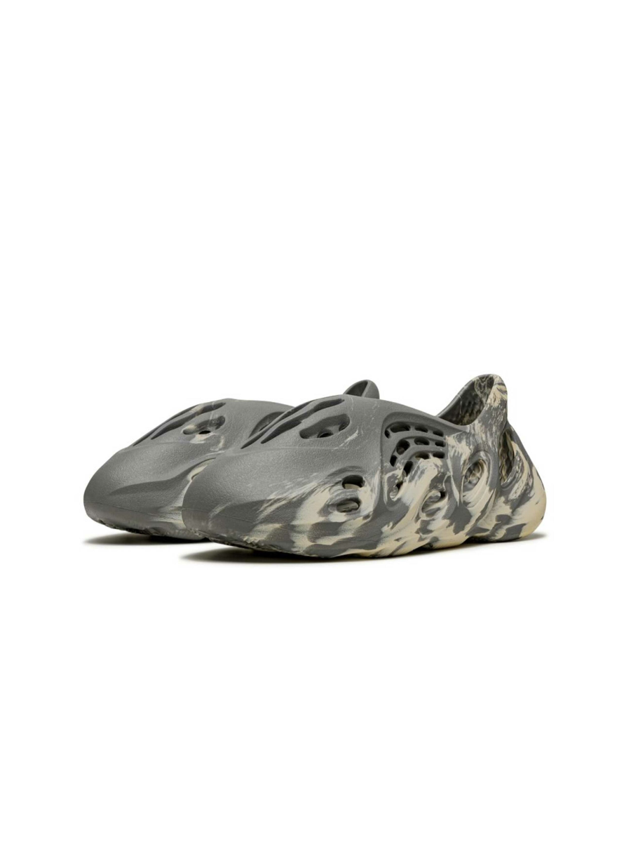 Картинка Кроссовки Adidas Yeezy Foam Runner MXT Moon Grey