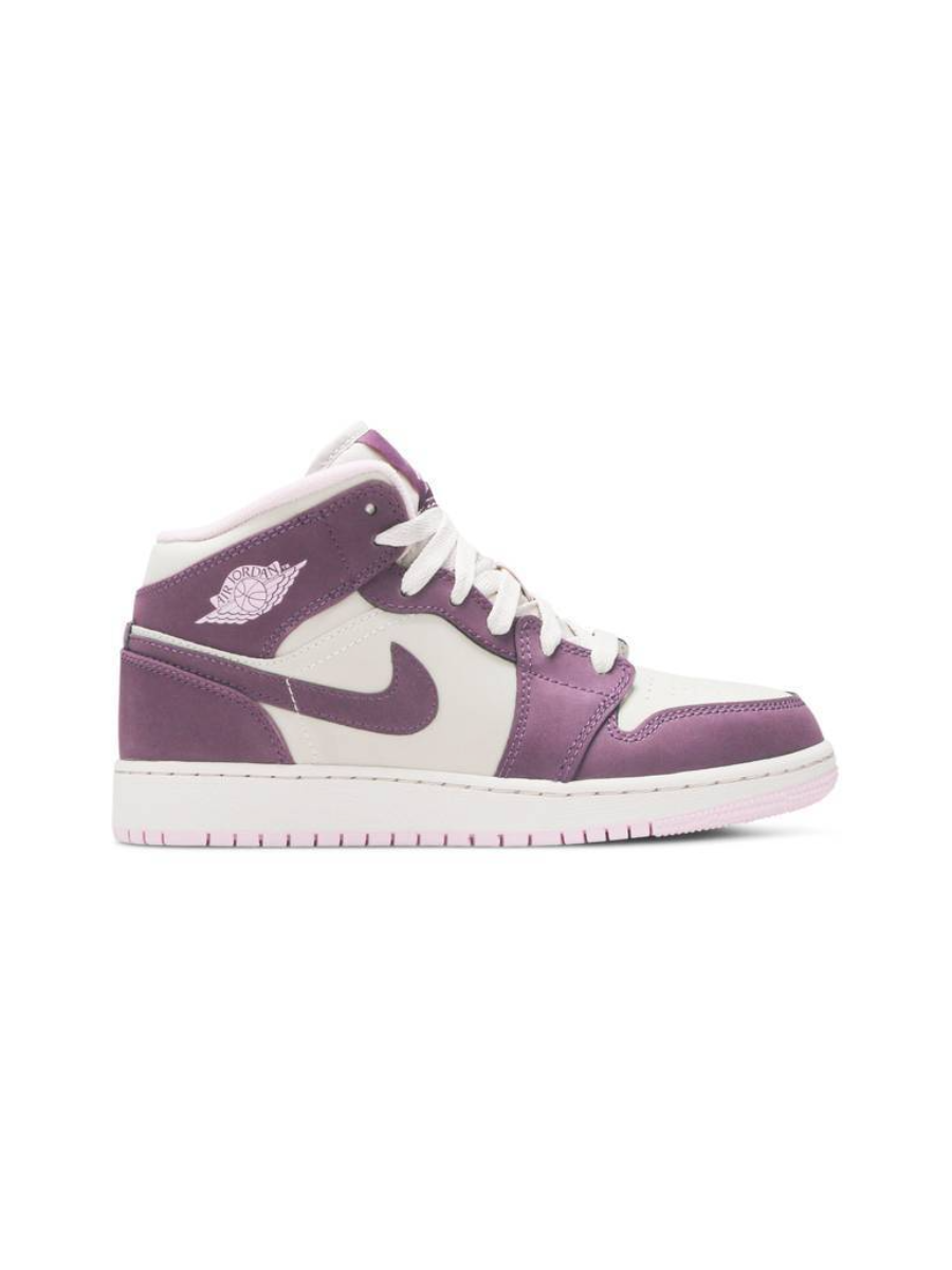 Кроссовки женские баскетбольные Nike Air Jordan 1 Retro Mid GS Pro Purple Картинка Кроссовки женские баскетбольные Nike Air Jordan 1 Retro Mid GS Pro Purple